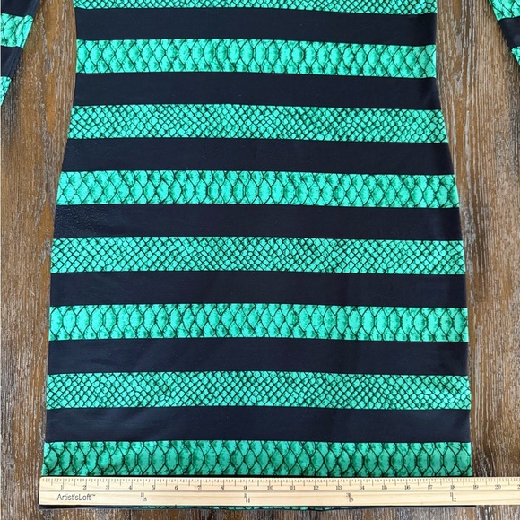 MICHAEL Michael Kors Women’s Green and Black Python Print V-Neck Dress Size S - Picture 10 of 14